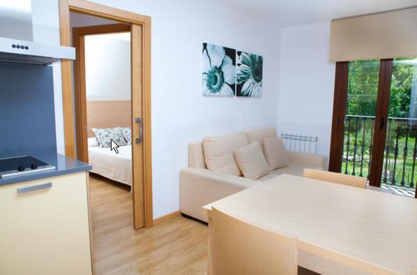 Apartahotel Castejón de Sos Bagian luar foto