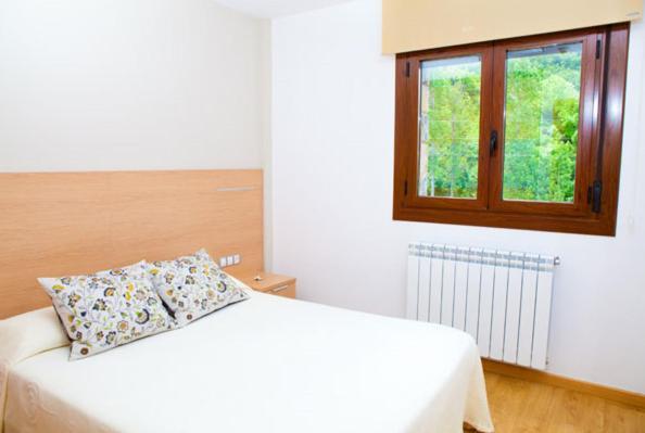 Apartahotel Castejón de Sos Bagian luar foto